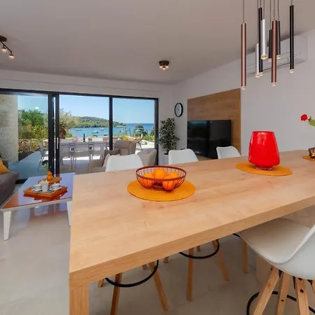 Oranz Apartment
