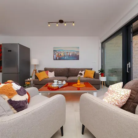Apartment Oranz