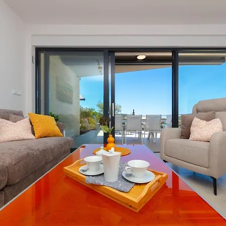 Oranz Apartment