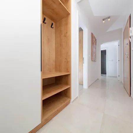 Oranz Apartment