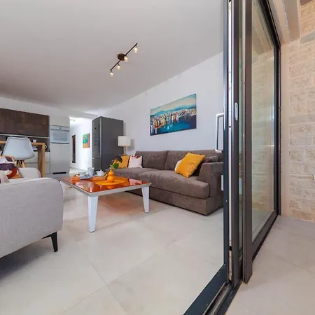 Apartment Oranz